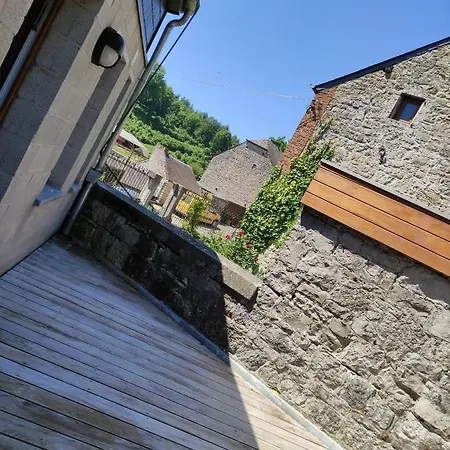 Oda ve Kahvaltı A L'ombre Du Clocher Avec Jacuzzi Et Sauna Privatifs Celles (Namur)