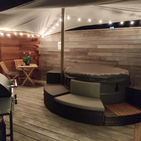 A L'ombre Du Clocher Avec Jacuzzi Et Sauna Privatifs Oda ve Kahvaltı Celles (Namur)