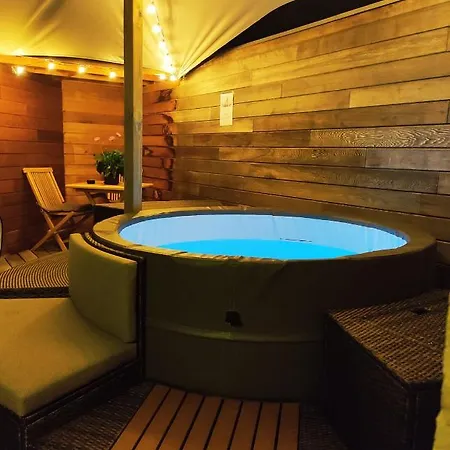 A L'ombre Du Clocher Avec Jacuzzi Et Sauna Privatifs