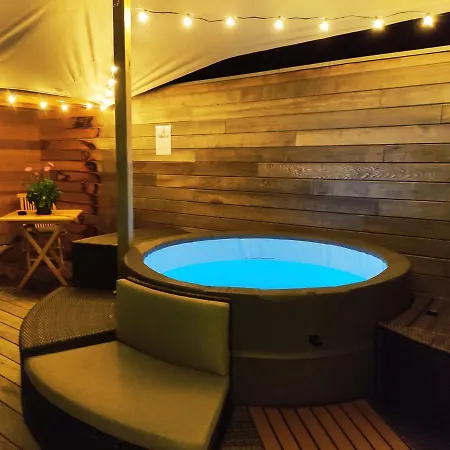A L'ombre Du Clocher Avec Jacuzzi Et Sauna Privatifs Celles (Namur)