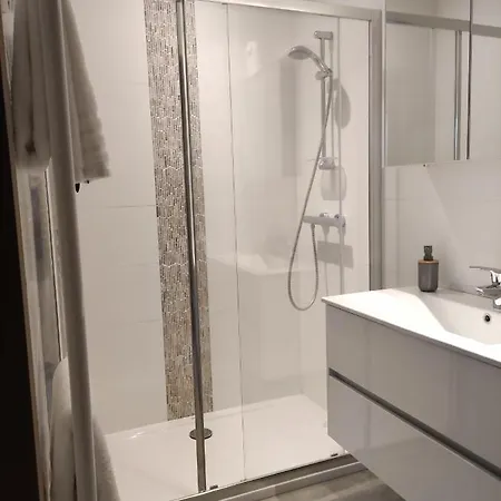A L'ombre Du Clocher Avec Jacuzzi Et Sauna Privatifs Celles (Namur)