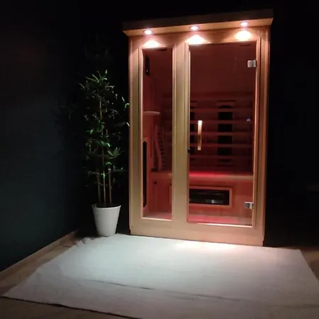 A L'ombre Du Clocher Avec Jacuzzi Et Sauna Privatifs Celles (Namur)